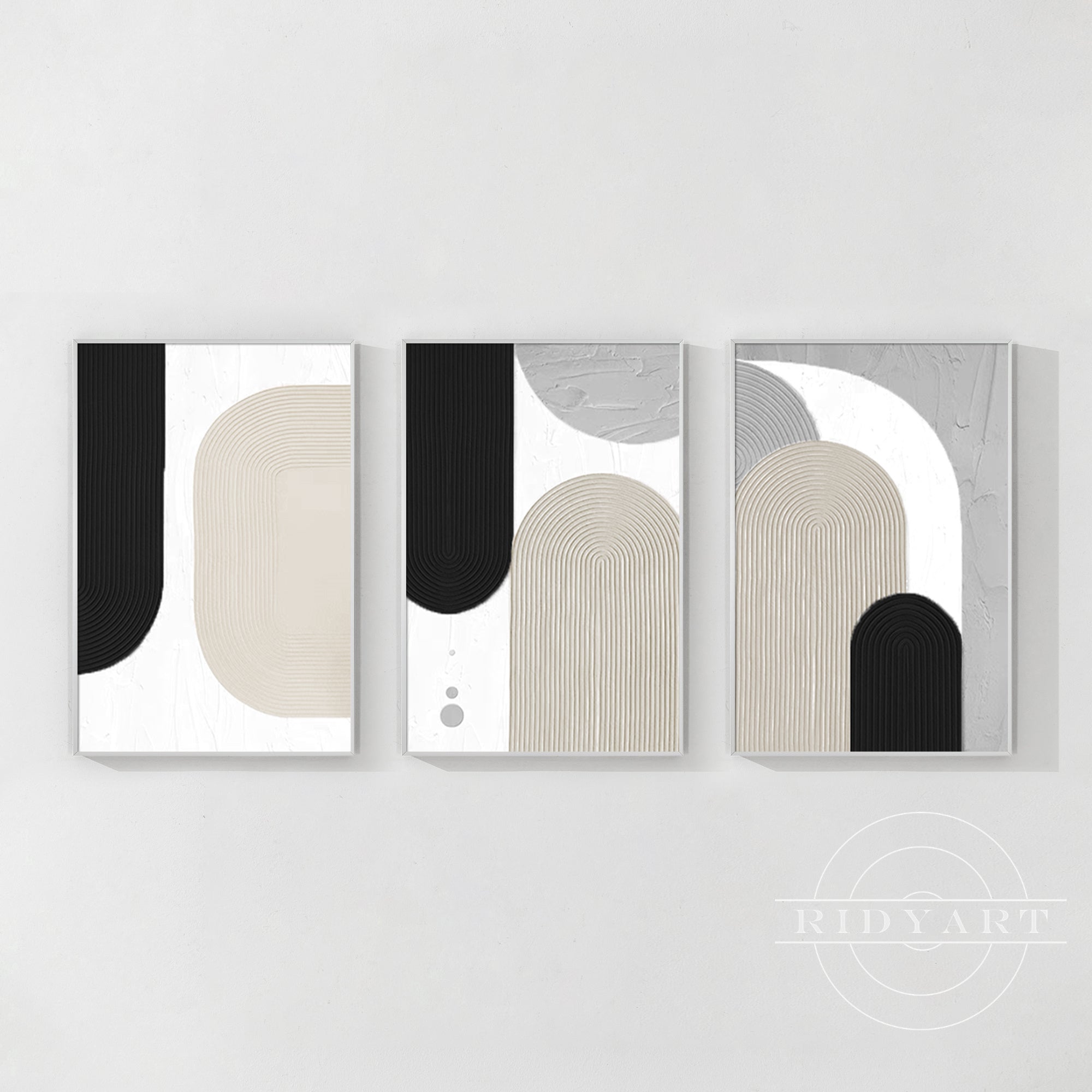 Blauer Ozean mit goldener Lichtkunst