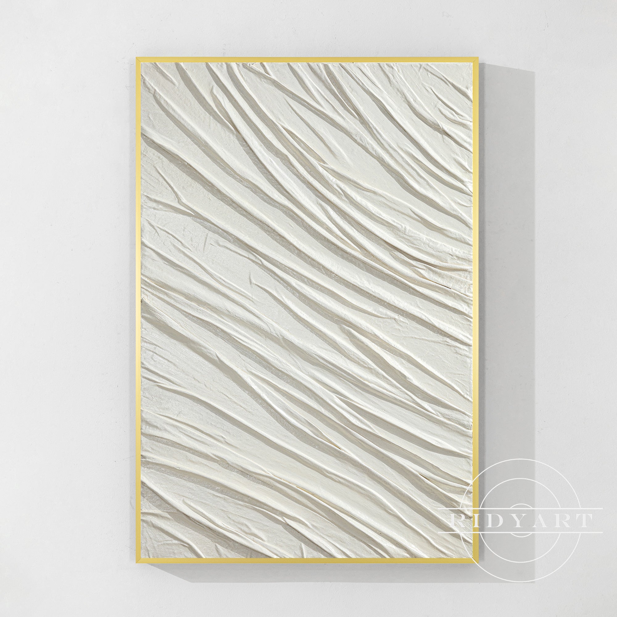 Witte, getextureerde, minimalistische wanddecoratie