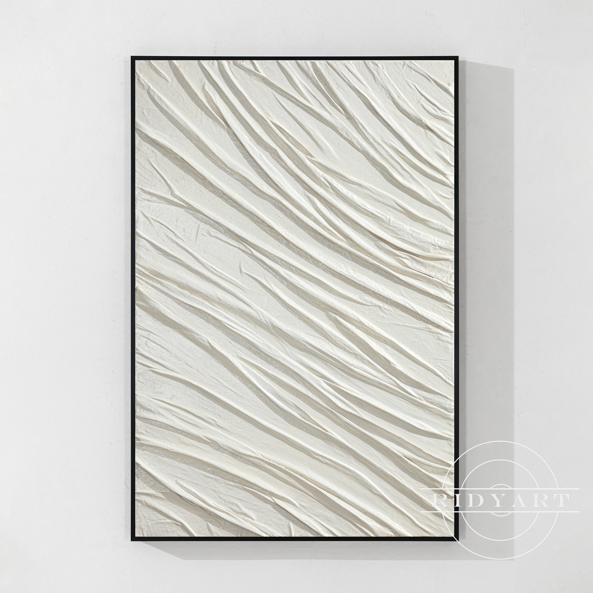 Witte, getextureerde, minimalistische wanddecoratie