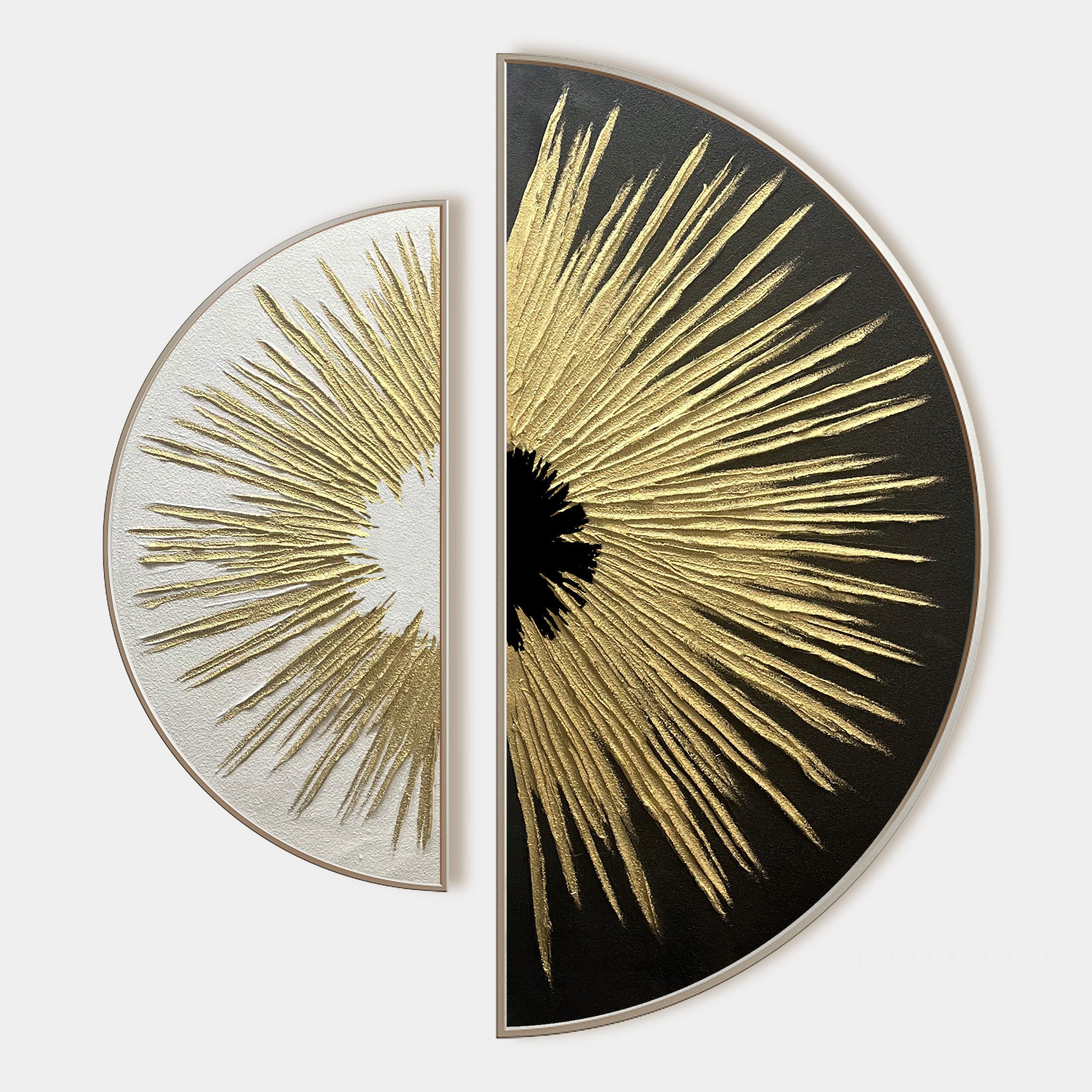 لوحة زيتية فنية دائرية بأوراق خضراء وذهبية