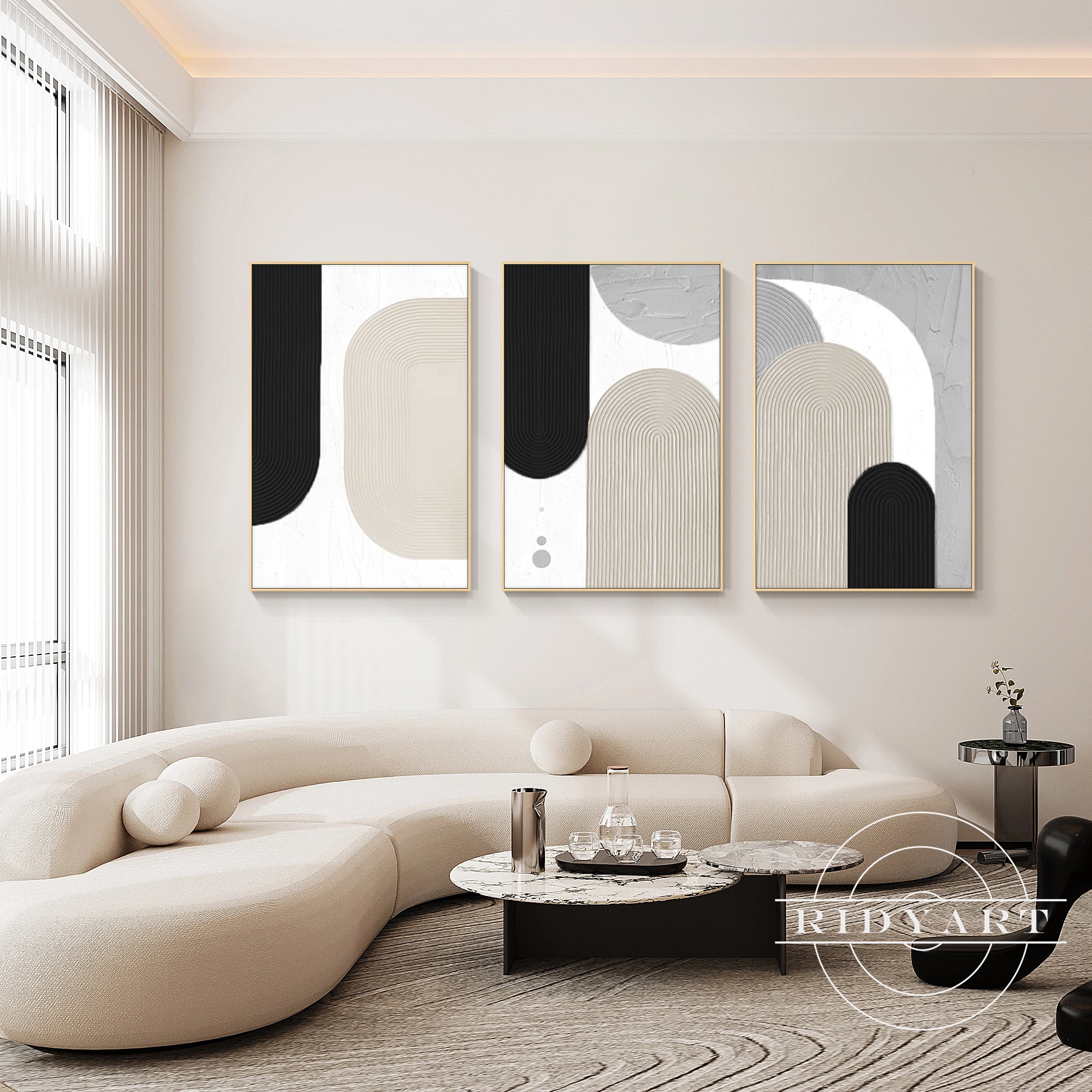 Blauer Ozean mit goldener Lichtkunst