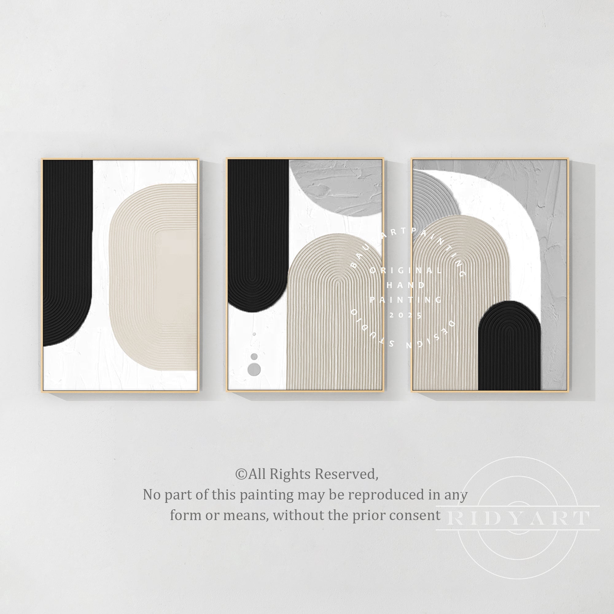 Blauer Ozean mit goldener Lichtkunst