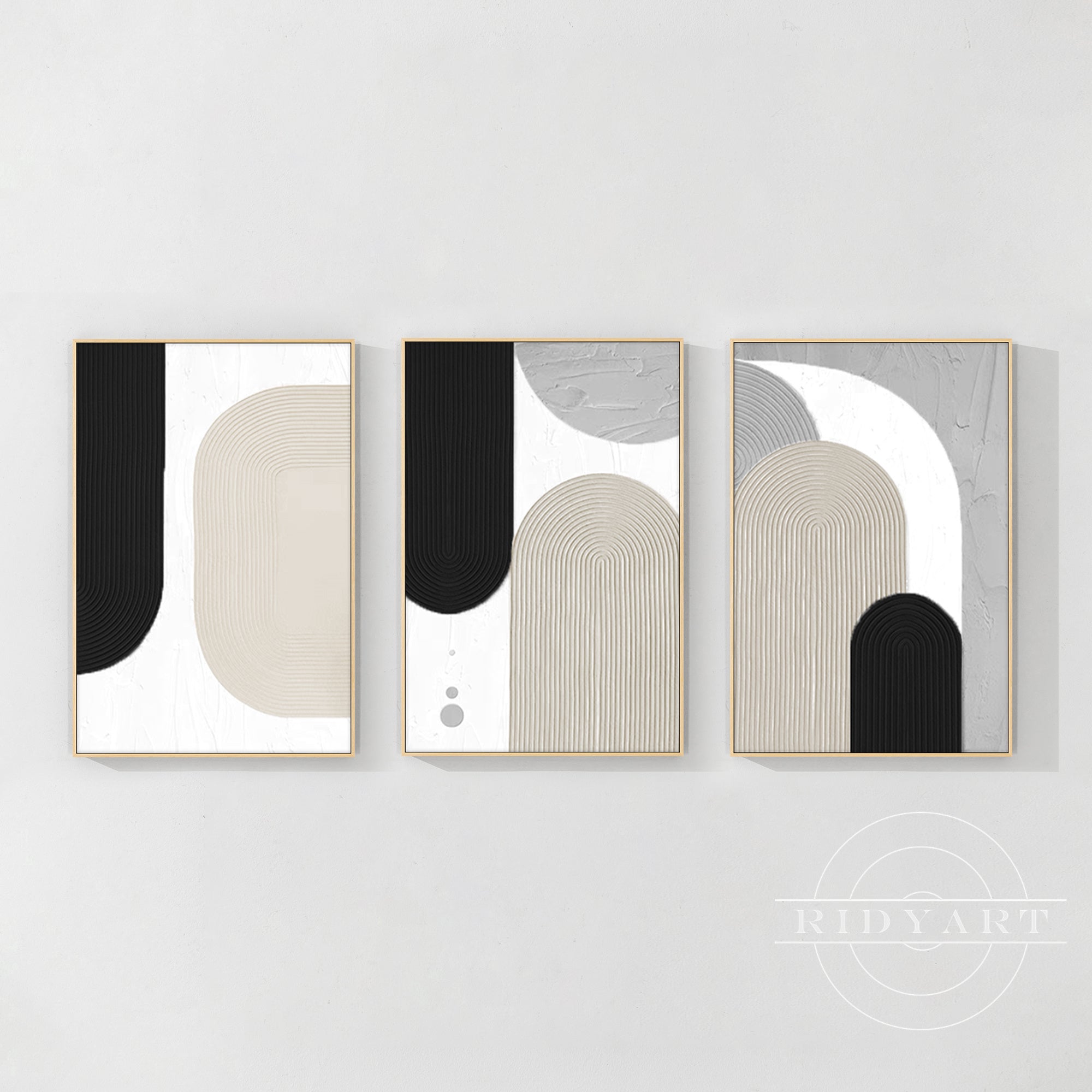 Blauer Ozean mit goldener Lichtkunst